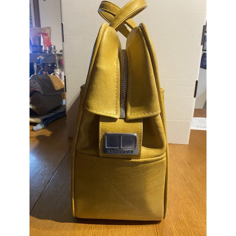 N/A sleek yellow